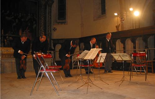 Le Quatuor Ysaÿe aux côtés de Michaël Lonsdale.