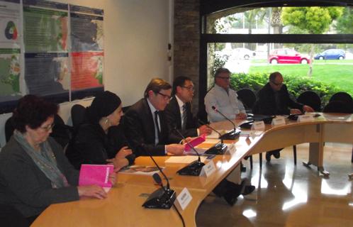 Le député-maire Jean-Sébastien Vialatte et Gilles Bossy ( correspondant régional de la Fondation d'Entreprise La Mondiale) ont invité les associations.