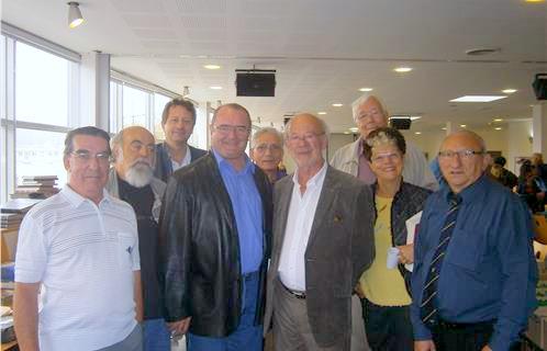 Les exposants avec le Président des Baies du Soleil, Jean-Pierre Robert (au centre-droit) et l’adjoint Yves Draveton (au centre-gauche).