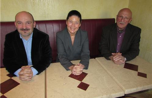 De gauche à droite, Frédéric Boccaletti, secrétaire général départemental du Var, Muriel Fiol et Alain Demarlier,   candidats FN pour le canton d'Ollioules