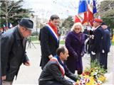 Cinq gerbes en mémoire des morts pour la France en Afrique du nord