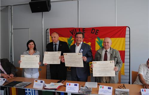La charte de l'amitié signée par les maires des quatre villes