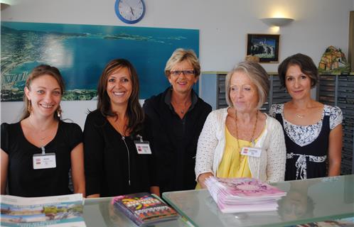 De gauche à droite: Rosa, Fabienne, Dominique Antonini, Claudie et Carole