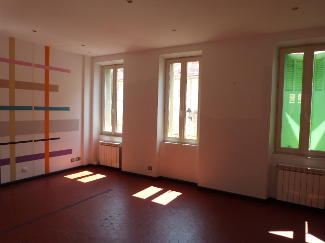 Location  Maison de 120 m² à La Seyne Centre 950 euros Réf: SFN-2