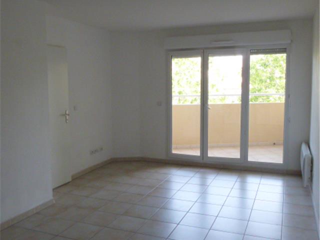 Location  Appartement F2  de 44 m² à La Seyne Balaguier 540 euros Réf: SFN-V25