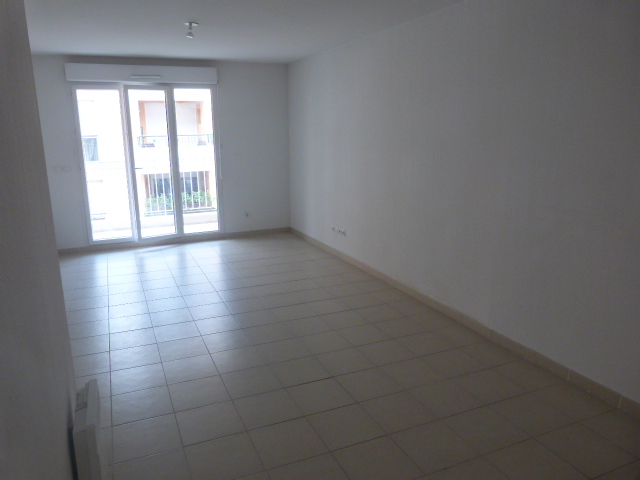 Location  Appartement T2  de 44 m² à La Seyne Gai-Versant 495 euros Réf: SFN-C60