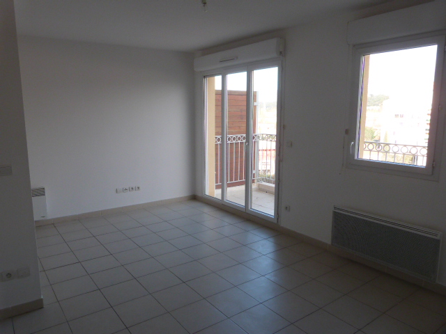 Location  Appartement F2  de 42 m² à La Seyne Gai-Versant 495 euros Réf: SFN-C62