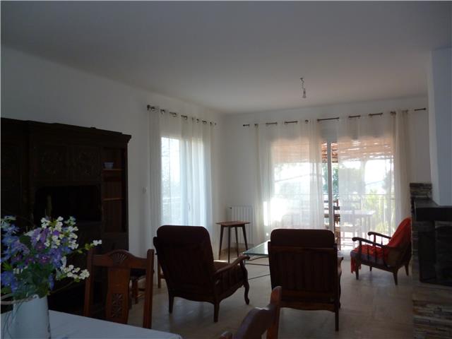 Location  Appartement F5  de 110 m² à La Seyne Coste Chaude 1 215 euros Réf: SFN-0163