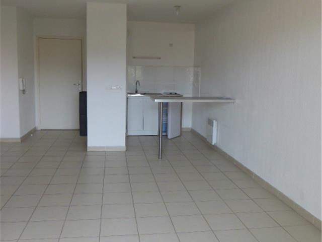 Location  Appartement T2  de 44 m² à La Seyne Gai-Versant 495 euros Réf: SFN-C46