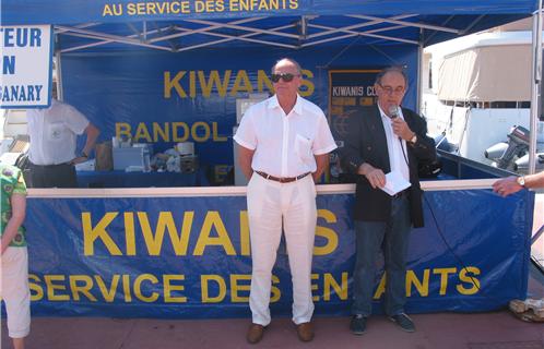 Christian Palix, le maire de Bandol (à gauche) et Alain Ranise, le président du Kiwanis, inauguraient ce matin le salon