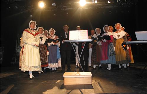 La chorale du Raioulet vêtue de ses plus beaux costumes provençaux