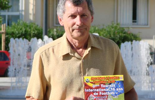 Monsieur Serge Sappino, responsable du tournoi international de football « 16 ans » de Six-Fours-les-Plages. 