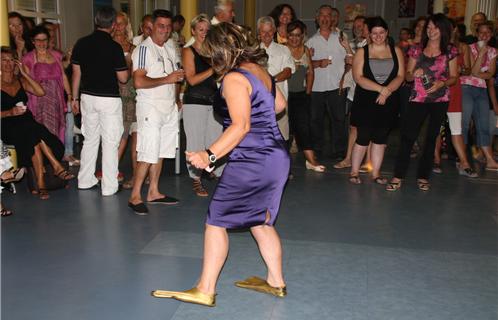 Véronique Leal peut désormais danser avec ses Palmes Académiques...