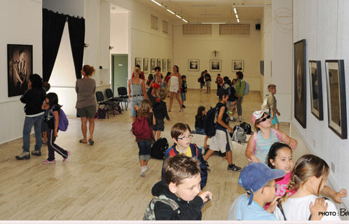 Visite de l'exposition de J-B Senegas. 
(Photos de Bernard Laire et Chrystel Massa).