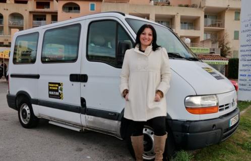 Nadège et son minibus aménagé