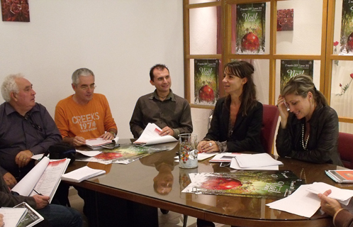La municipalité dévoile le programme de « Noël à Sanary », de gauche à droite : Noël Le Brethon, Serge Loigne, Christophe Tarditi, Patricia Aubert et Nathalie Bicais.