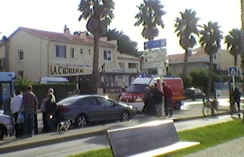 Accident sur la voie, promenade Charles de Gaulle.