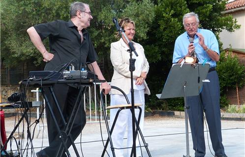 Le président Gérard Anton présente le spectacle.