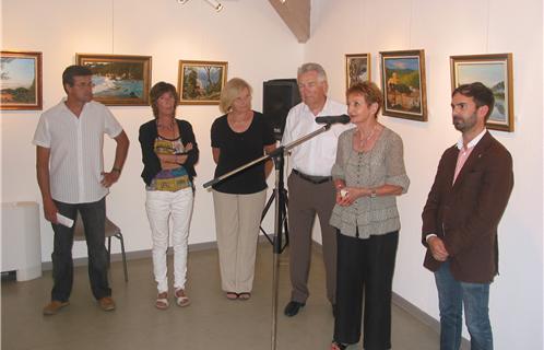 Au centre  Anne et Jean-Paul Meyrueis, entourés des élus venus inaugurer l'exposition.