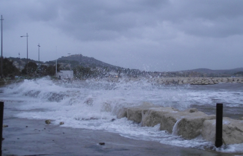 Un spectacle impressionnant, ici à Sanary, côté parking de l'Esplanade en milieu d'après-midi.