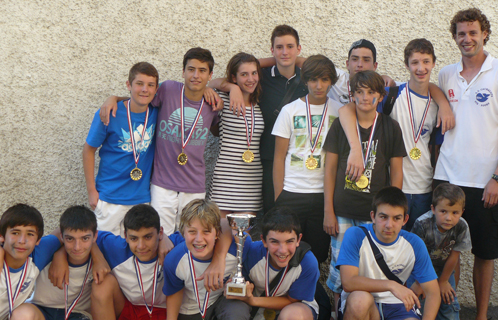 Les moins de 15 ans ont obtenu le titre de champion régional avec leur entraîneur Joris Guibert.