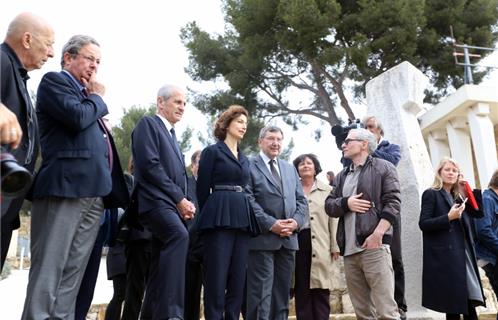 Au centre, on reconnaît Hubert Falco, Audrey Azoulay, Robert Bénéventi face à Christian Tamet