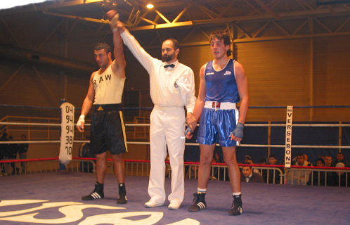 Chamesdine Ben Brahim, boxeur six-fournais, a vaincu Guillaume Bouille du club Nice Azur Boxe