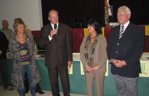 De gauche à droite, Sylvie Logeais, 2ème adjointe, Christian Palix, Maire de Bandol, Maryse Lanfranchi, présidente de l'OMCAL et Marcel Bogi, 1er adjoint.