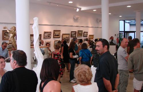 Beaucoup de monde pour le vernissage de l'exposition