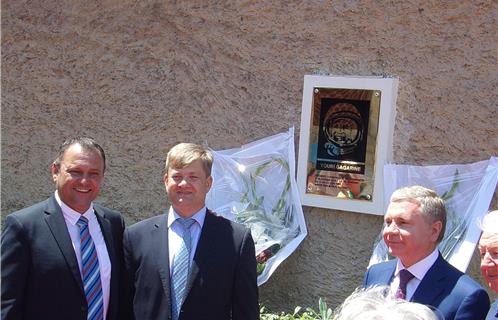 Le directeur général de la Société Paul Ricard François-Xavier Diaz (à gauche) avec le consul général de Russie à Marseille Serguei Molchanov et 
le ministre du gouvernement de Moscou Serguei Cheremine.