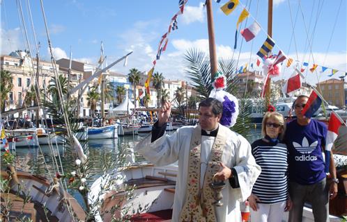 Le père José bénit les trois bateaux