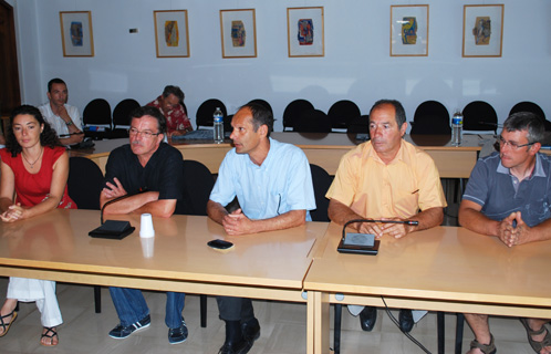 De gauche à droite : Elodie Rouanet (IOPR), Jean-Luc Bonnefont (IOPR), Joseph Mulé (1er adjoint mairie de Six Fours), Hervé Fabre (Conseillé municipal) et Eric Féraud (1er Prud’homme au Brusc)
