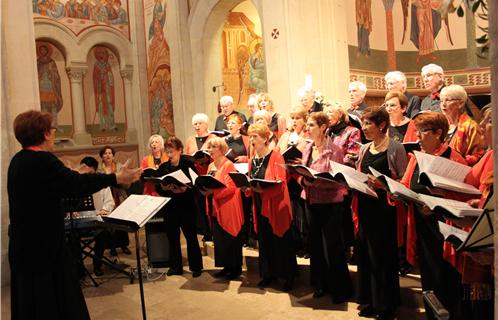 Trente cinq choristes et un chef de choeur, Bernadette Planchon