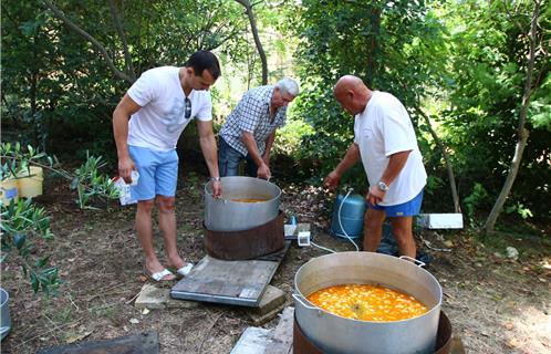 La bouillabaisse en pleine préparation