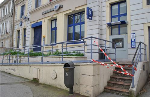 La poste centrale de la Seyne a baissé son rideau ce matin.