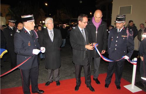 De gauche à droite, le Colonel Eric Martin, directeur du SDIS, Max Piselli, vice-président du Conseil Général, Emmanuel Dupuis, directeur du Cabinet du Préfet, Ferdinand Bernhard, Maire de Sanary et le Lieutenant Antomarchi, chef du centre de secours de Sanary