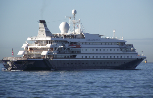 Lundi le Sea Dream 1 a fait escale à Sanary.Dans la soirée le Sea dream 1 rejoindra Barcelone et fera place au Seabourn Legend.