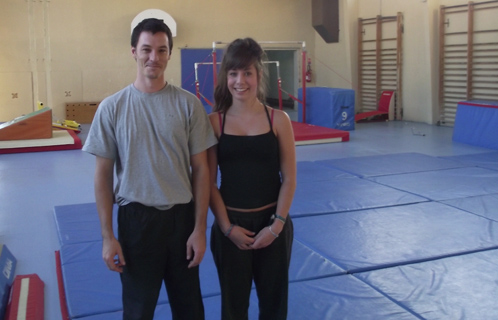 Eric Faure et Camille Giordano initient les petits de 5 à 10 ans à la gymnastique.