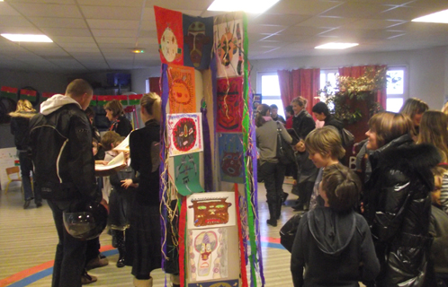 Exposition à la salle de motricité de l'école catholique Saint Jean.