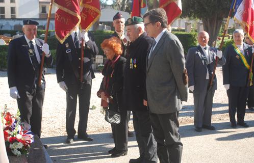 Gerbe déposée au nom du Souvenir Français avec Viviane Audricourt, Jean-Pierre Nicolas et Jean-Sébastien Vialatte.