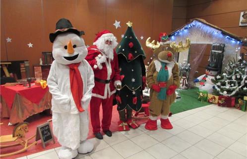 Le Père Noël et ses Lutins seront présents ce samedi toute la journée sur la place Jean Jaurès