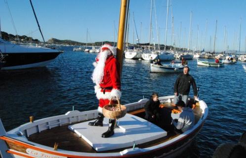 Le Père Noël débarquera en pointu dimanche à 11h au Brusc