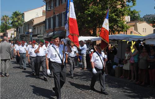 Les portes drapeaux