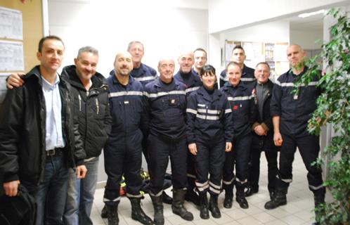 Une partie de l'équipe de jour et de nuit lors du 31 décembre autour du chef de centre le lieutenant Antomarchi.