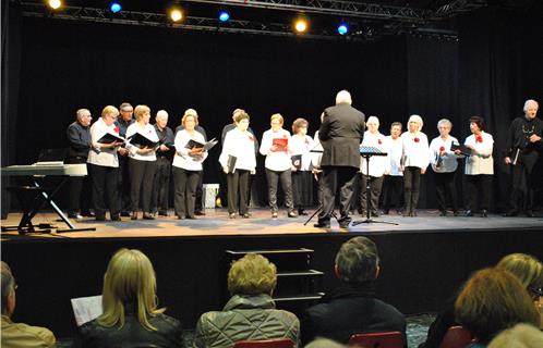 La chorale "La cuvée d'automne" a débuté le concert.