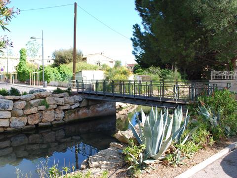 Un premier pont à sens unique va être construit en prolongement du boulevard des Ecoles.