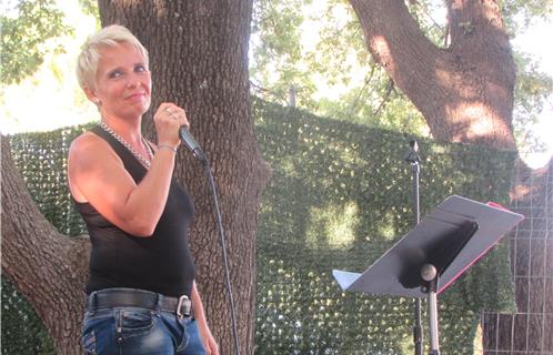 Clara Schmitt pendant son tour de chant très applaudi