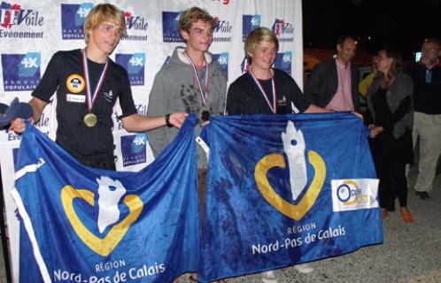 Podium de la catégorie windsurf 283 Garçon, à savoir Paul Frick, Tom Dubaelle et Benjamin Coisne