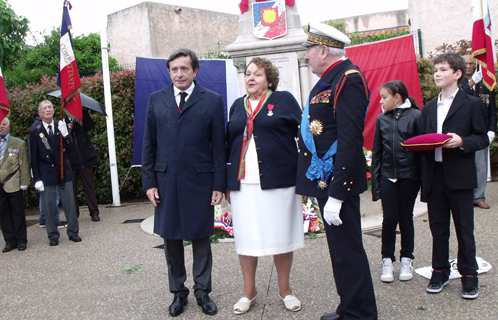 Jacqueline Gaborit entourée de l'Amiral Flohic et du député-maire