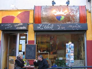 La façade de « l’éveil d’un monde » dans la rue de la République. 